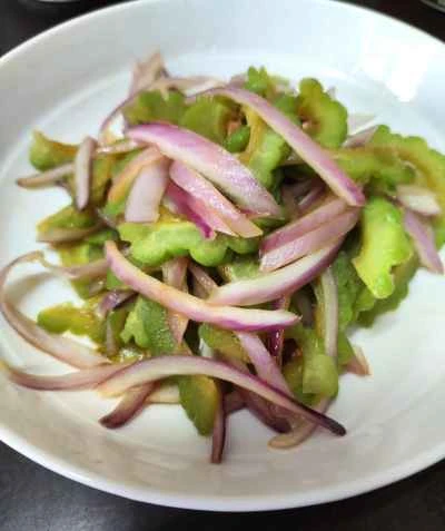 ゴーヤと玉ねぎの炒め物のレシピ