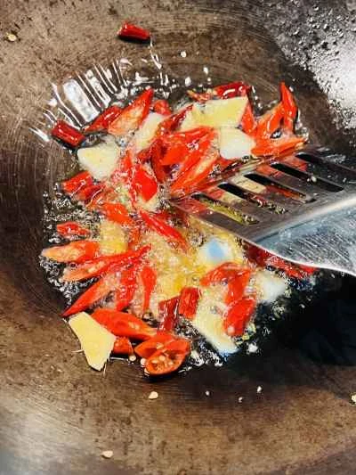 豆腐と辛子のピクルスの炒め物の作り方：1