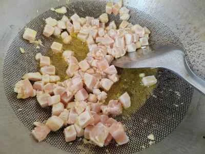 鶏胸肉とさいの目に切った野菜の炒め物の作り方：3