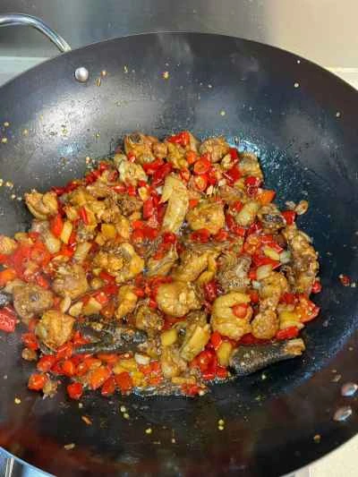 椿油で鶏肉を炒める手順：4