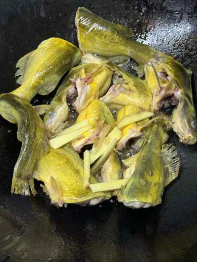 乾燥豆腐入り黄ナマズの煮込みの作り方：5