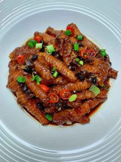 発酵黒豆とニンニクを使った蒸し鶏の足の作り方：13