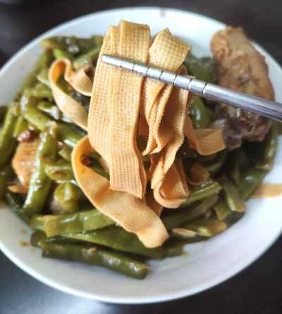 いんげん豆と豆腐皮の鶏もも肉煮込みのレシピ