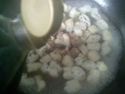 揚げ豆腐の細切りと鴨の血の煮込みの作り方：8