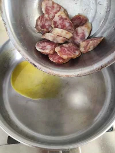 セロリ入り中華ソーセージ炒めの作り方：4