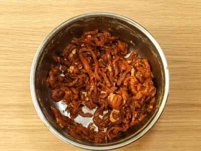 ニンニクの芽と豚肉の炒め物の作り方：2