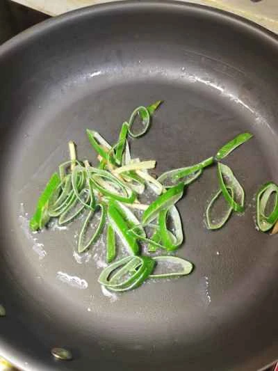 小川エビの炒め方：2