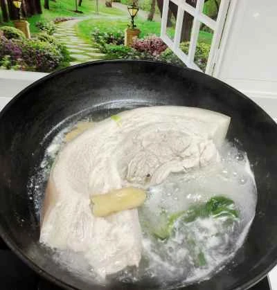 風味豊かな豚バラ肉の煮込みを作る手順：1