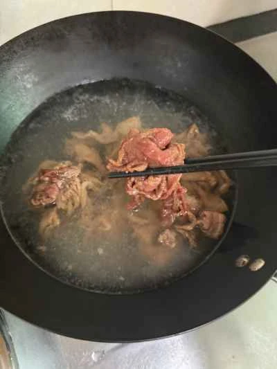 マスタードグリーンの塩漬けを使った牛肉サラダの作り方：9