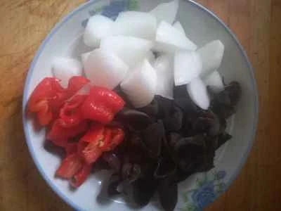 唐辛子とエンドウの新芽を使ったキクラゲの炒め物の作り方：4