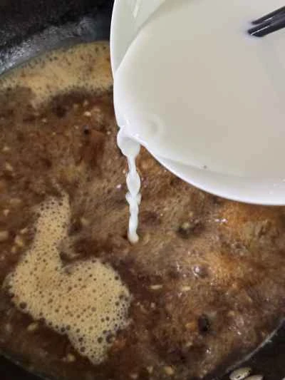 ソース入りライスヌードルロールの作り方：10