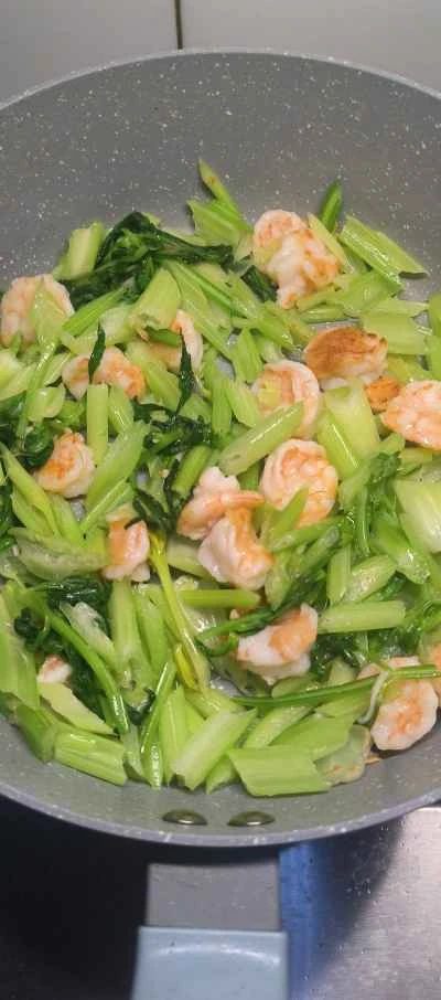 セロリとエビの炒め物の作り方:4