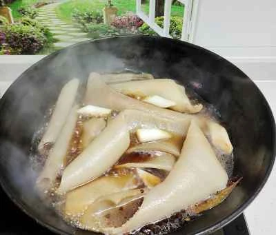 赤褐色の豚皮煮込みの作り方：2