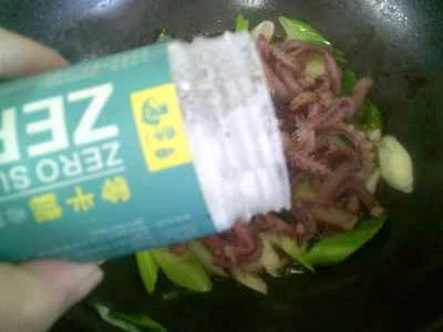 イカの足とネギの炒め物の作り方：11