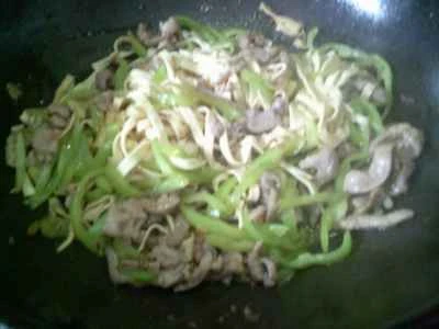 厚切りピーマンと豚肉の豆腐皮炒めの作り方：13