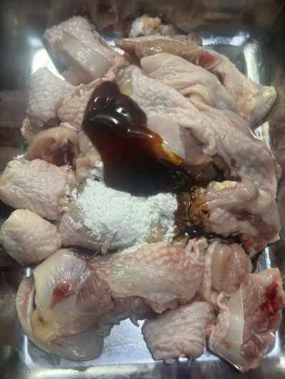 タロイモ入り鶏肉の煮込みの作り方：2