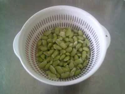 千切りキャベツと枝豆の炒め物の作り方：2