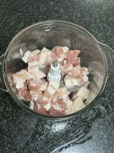 アミガサタケ入り蒸しミートローフ：3ステップ