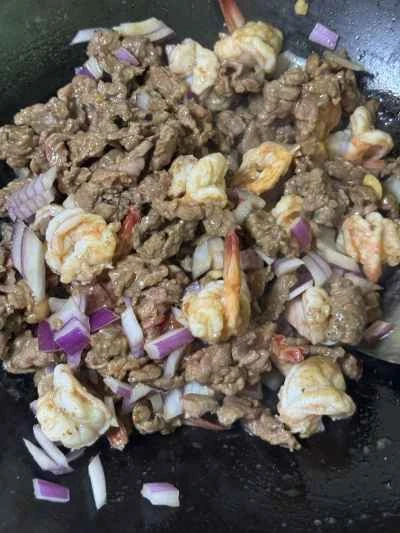 エビと牛肉の炒め物の作り方：14