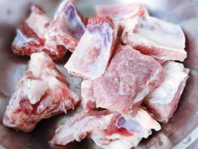 豚スペアリブの煮込みレシピ手順：2