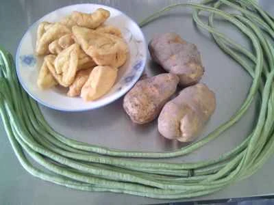 フライドポテトと豆の三角形を作る手順：1