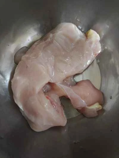 鶏肉と玉ねぎの炒め物の作り方：1