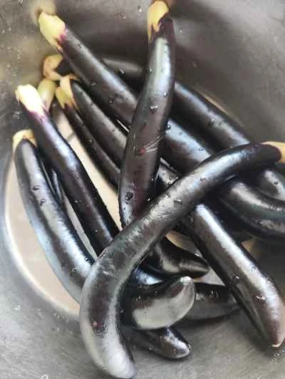 手でちぎったナスの作り方：1