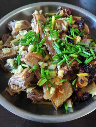 ニンニクと生姜で蒸した鴨肉のレシピ