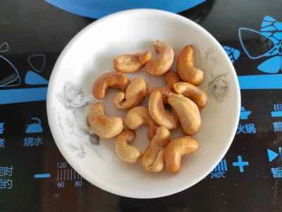 スイートピーとカシューナッツの鶏肉炒めの作り方：3