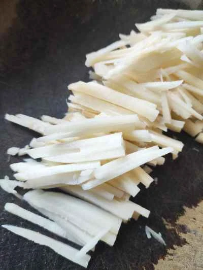 ひき肉入りレンコン炒めの作り方：1