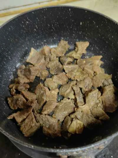 トマトとキノコの牛肉煮込みの作り方：2