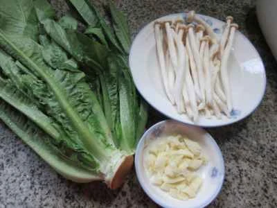 ロメインレタスとシーフードマッシュルームの炒め物の作り方：1