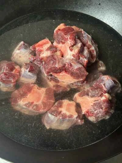 ジャガイモ入り牛テールの煮込みの作り方：1