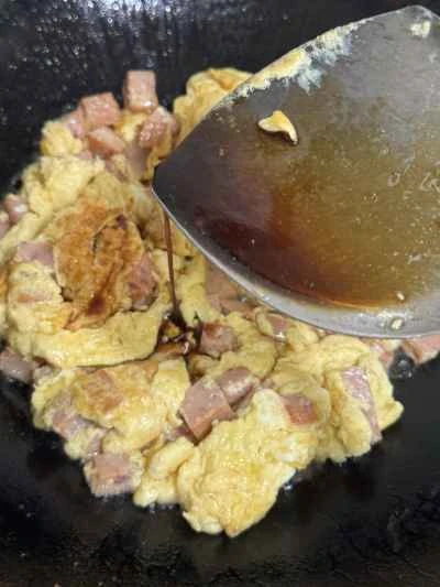 ランチョンミートとスクランブルエッグの作り方：7