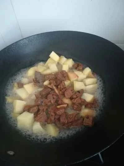 牛肉とジャガイモの煮込みの作り方：5
