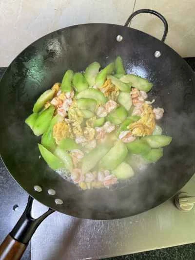 卵とエビのヘチマ炒めの作り方：10