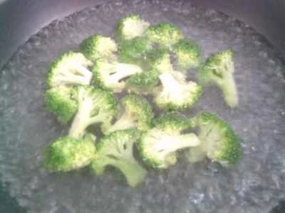 夜咲きセレウスとブロッコリーの炒め物の作り方：7