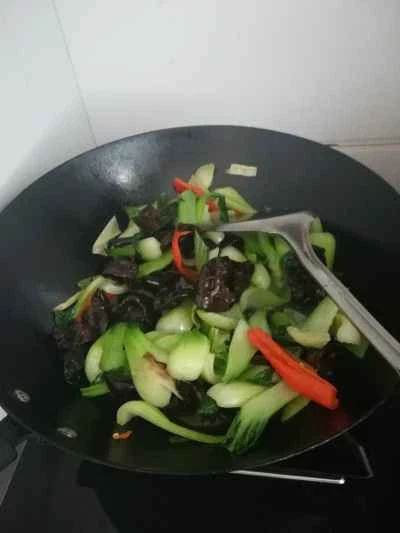 上海白菜とキクラゲの炒め物の作り方：10