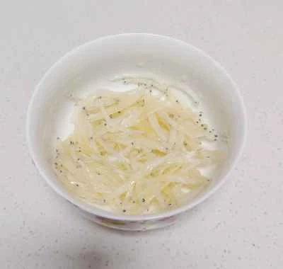 小さな銀色の魚を使ったオムレツの作り方：8