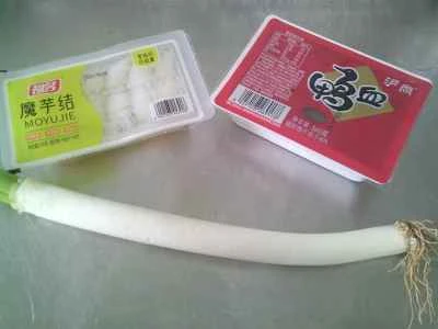 鴨の血とネギ、こんにゃくの炒め物の作り方：1