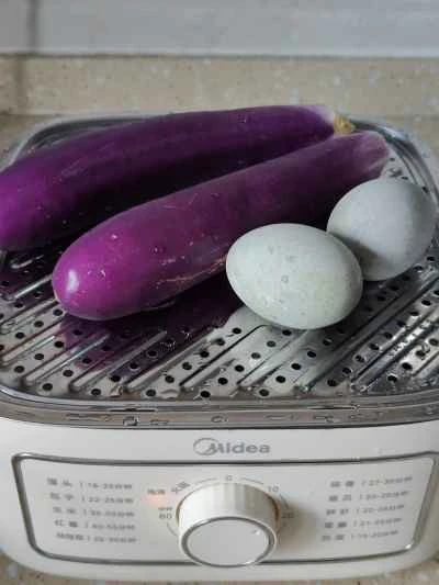 卵とピーマンの煮込みナスの作り方：2