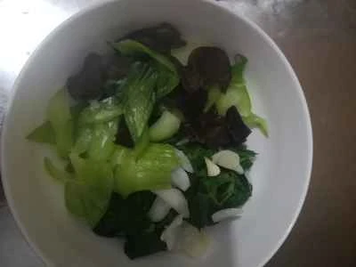 セロリの葉とキクラゲのサラダの作り方：4