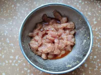 豚肉の炒め物を作る手順：1