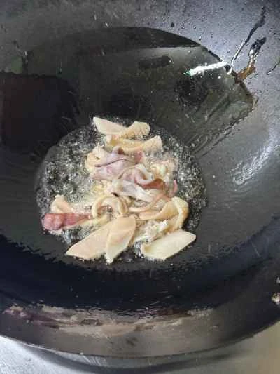 干しイカとニラの花の炒め物の作り方：5