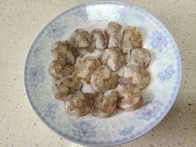 レタスとエビの炒め物の作り方：2