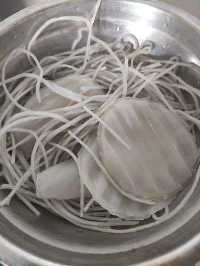 ベビーチンゲン菜と春雨を使った鶏肉の煮込みの作り方：3