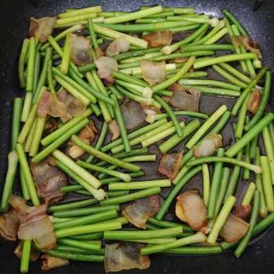 広東風ニンニクの芽と豚肉の炒め物の作り方：7