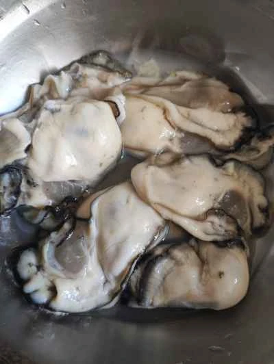 ニンニク蒸し牡蠣の作り方：1