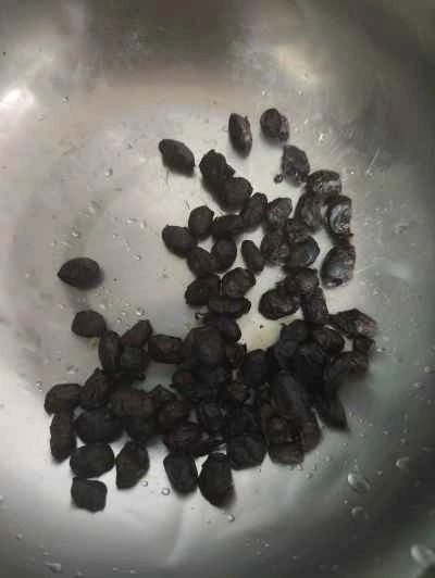 発酵黒豆の唐辛子炒めの作り方：3