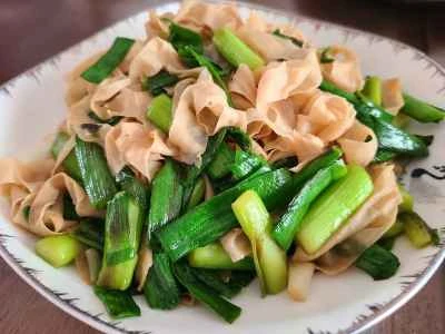 ニンニクの芽と乾燥豆腐の炒め物のレシピ